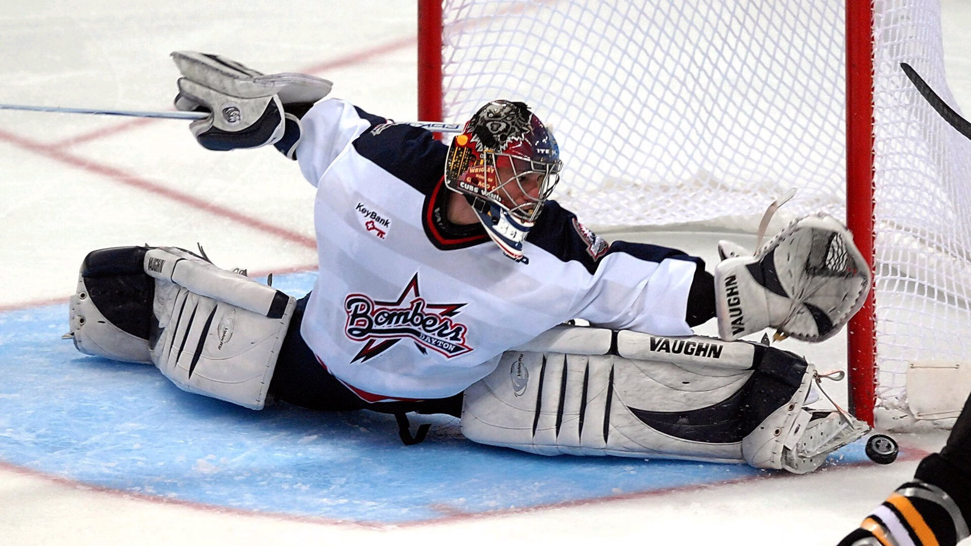 德甲赛事精彩纷呈，关键扑救有力扭转局面，德甲足球比赛